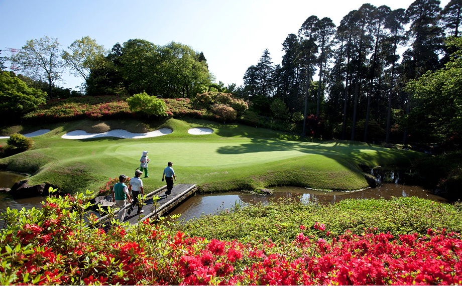カレドニアンゴルフクラブ土日祝日ゴルフプレー券(4名1組)
